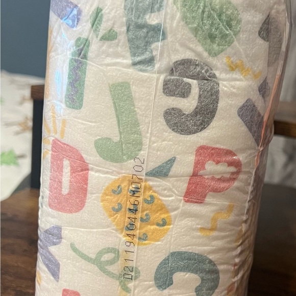 Hello Bello Gender Neutral Size 2 Disposable Diapers & 2 Bottles of Shampoo - Picture 9 of 9